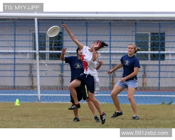 杭州飞盘队在全国飞盘配合排行榜中荣获第六名展现出强劲实力与团队合作精神