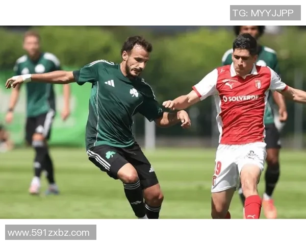 帕纳辛纳与巴塞罗那的巅峰对决展现足球魅力与激情的较量