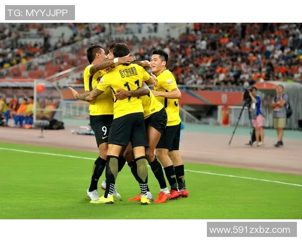 广州恒大与泰山鲁能激战正酣谁将赢得这场中超巅峰对决 广州恒大与泰山鲁能激战正酣谁将赢得这场中超巅峰对决