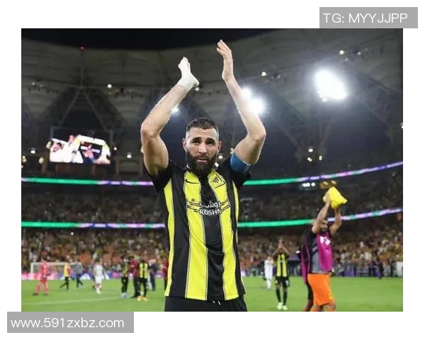 本泽马：从足球天才到传奇巨星的辉煌旅程与不懈追求