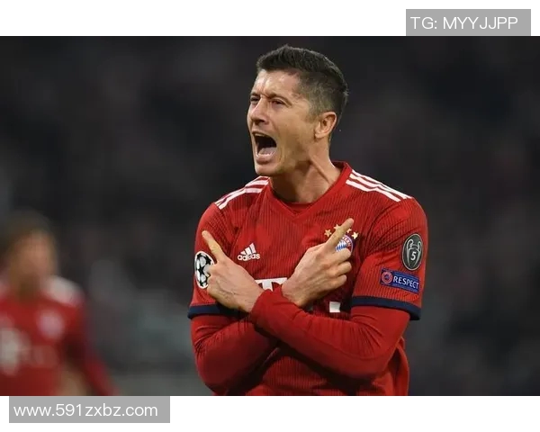 莱万在欧冠赛场火力全开10场12球领跑射手榜金靴稳稳在握