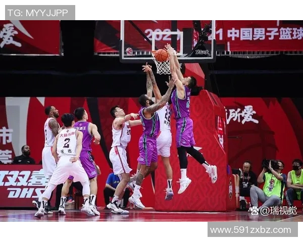 CBA联赛精彩对决广东队迎战新疆队实力较量引发球迷热议