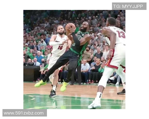 凯尔特人与热火对决解析：战术分析与球员表现的深度剖析